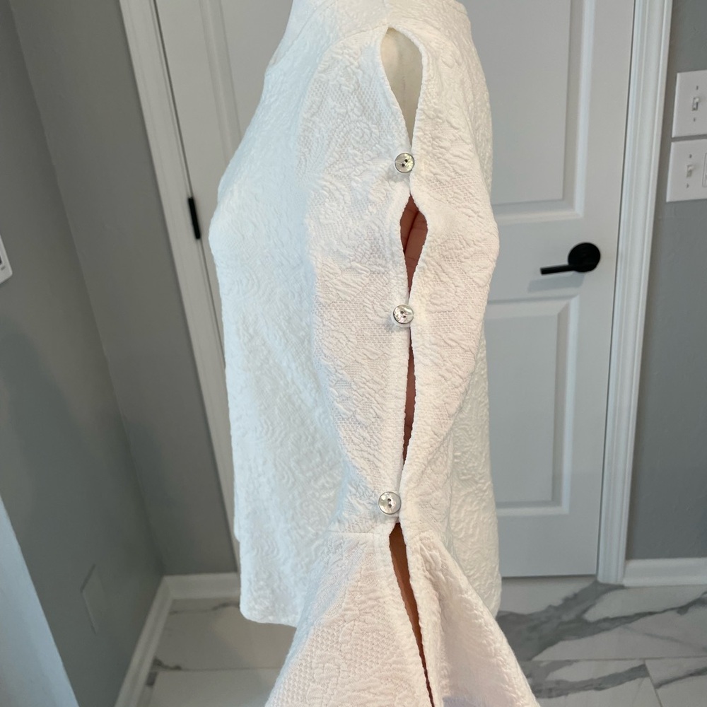 NWOT Elegant White/Cream Bell 3/4 Sleeve Top - Picture 3 of 9